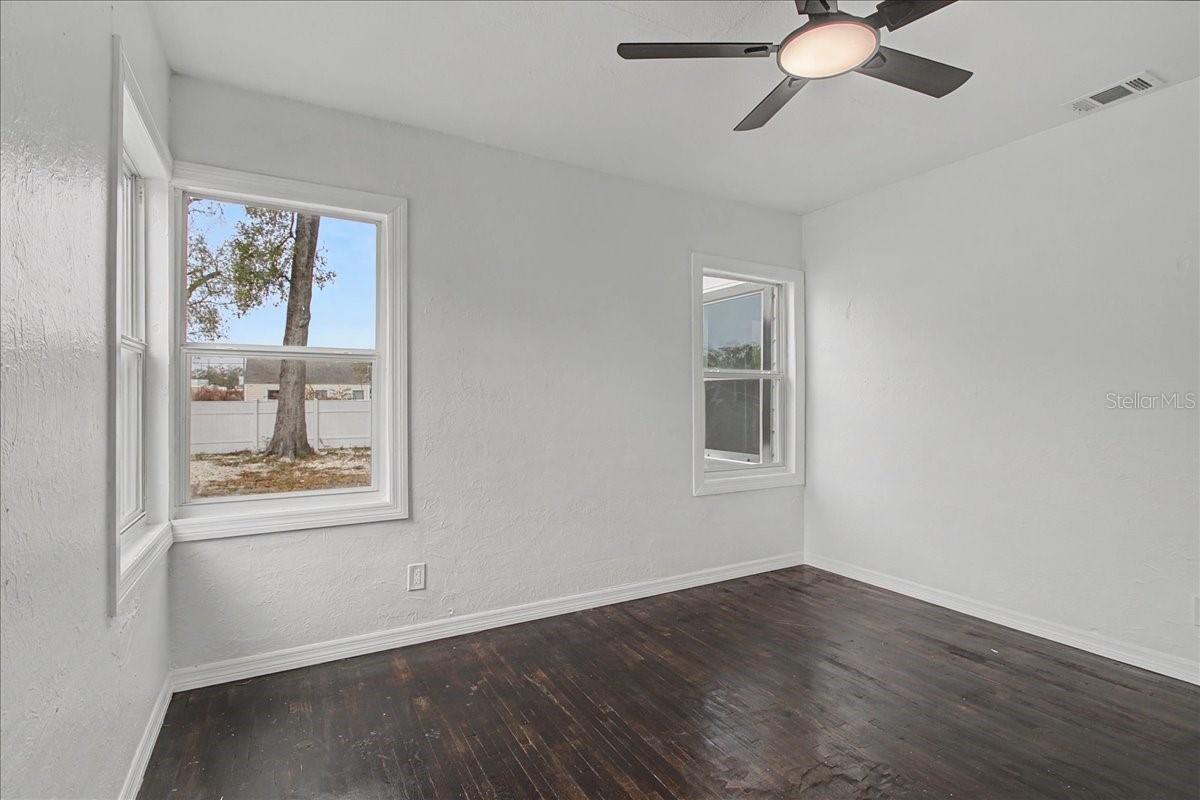 ROSLYN HOMES - Residential