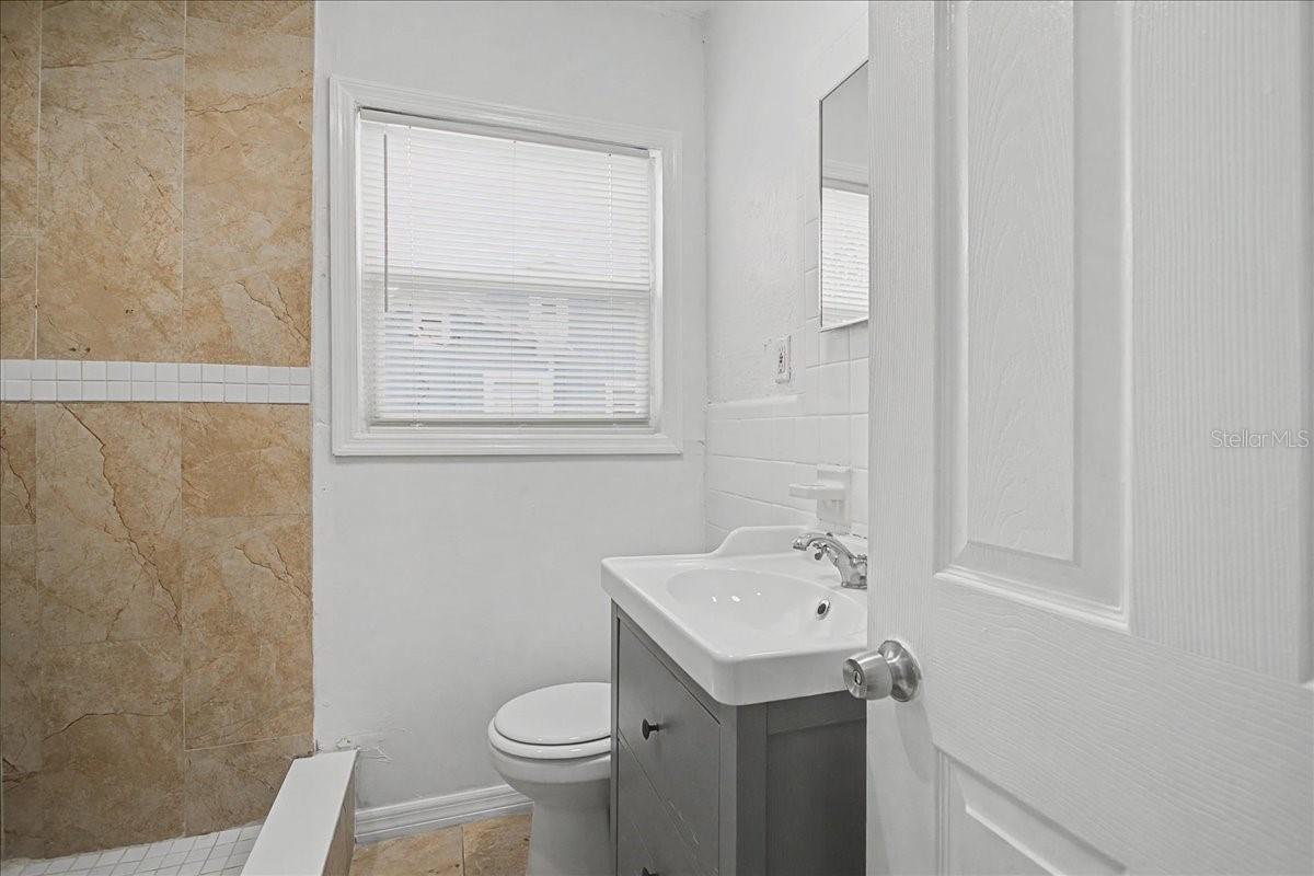 ROSLYN HOMES - Residential