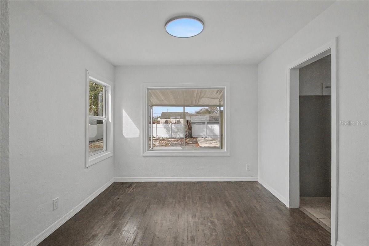 ROSLYN HOMES - Residential