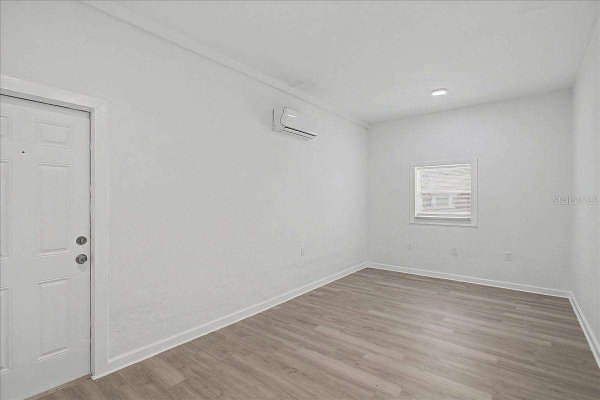 ROSLYN HOMES - Residential