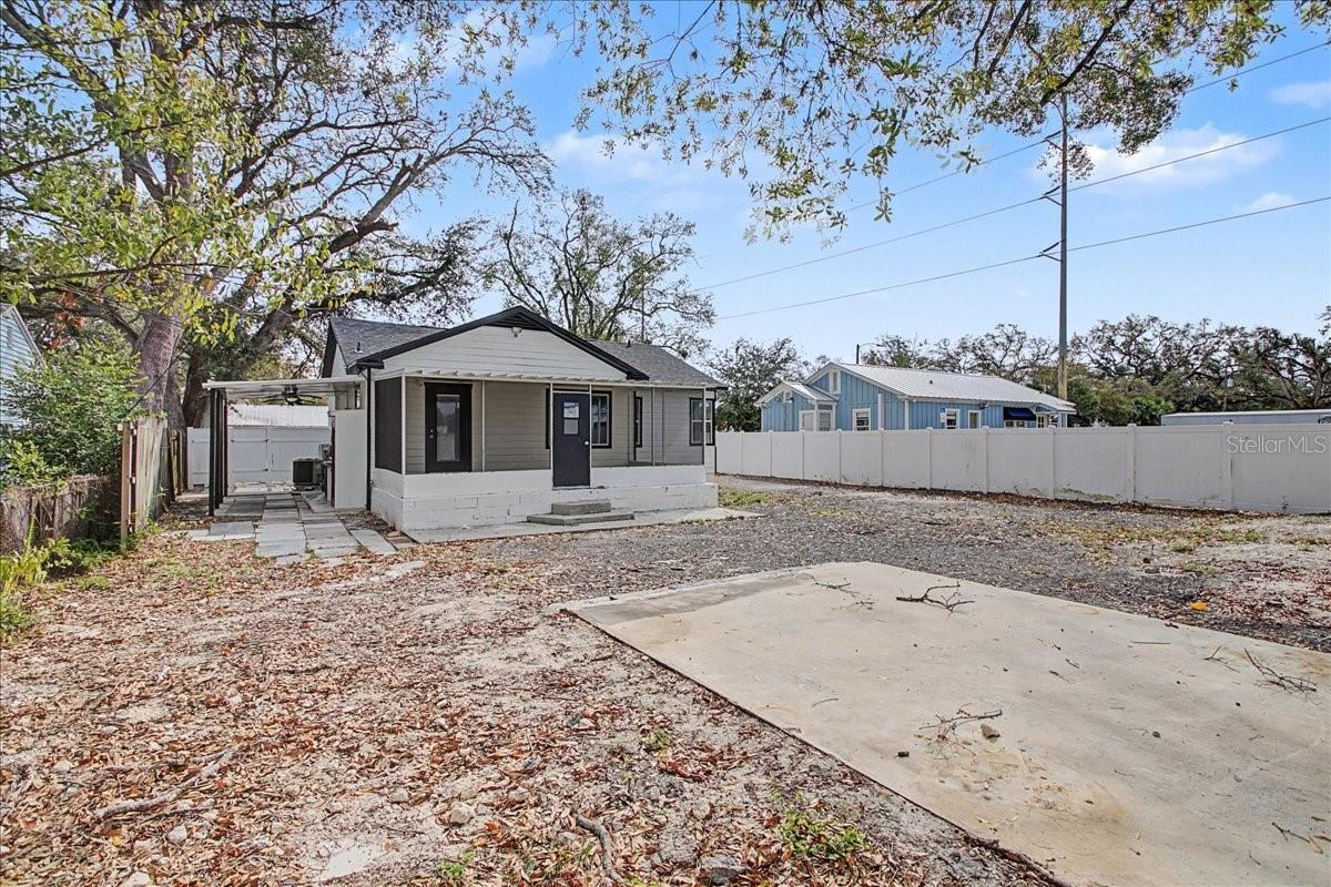 ROSLYN HOMES - Residential