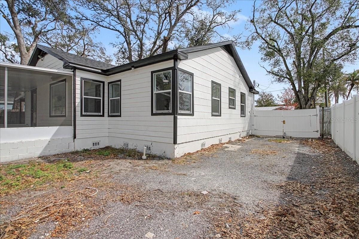 ROSLYN HOMES - Residential