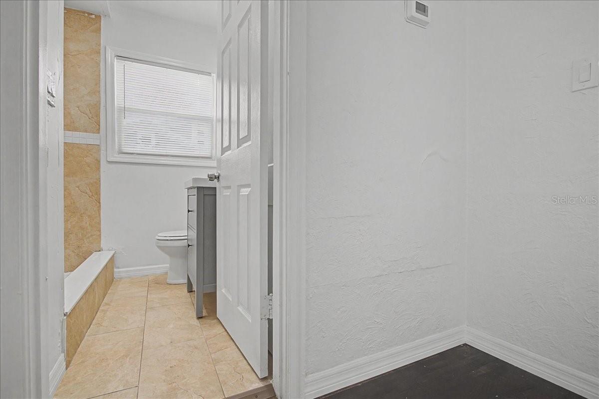 ROSLYN HOMES - Residential