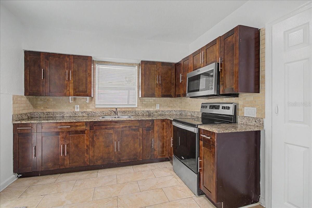 ROSLYN HOMES - Residential