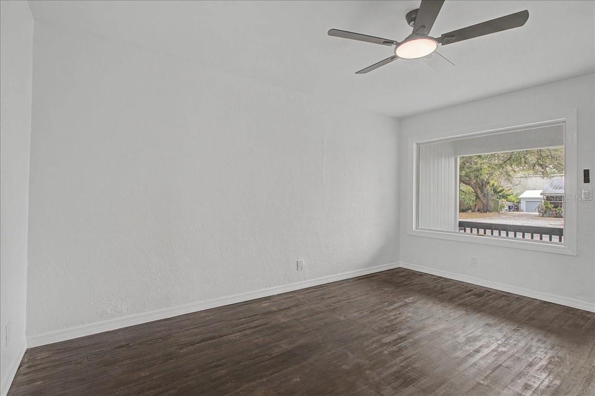 ROSLYN HOMES - Residential