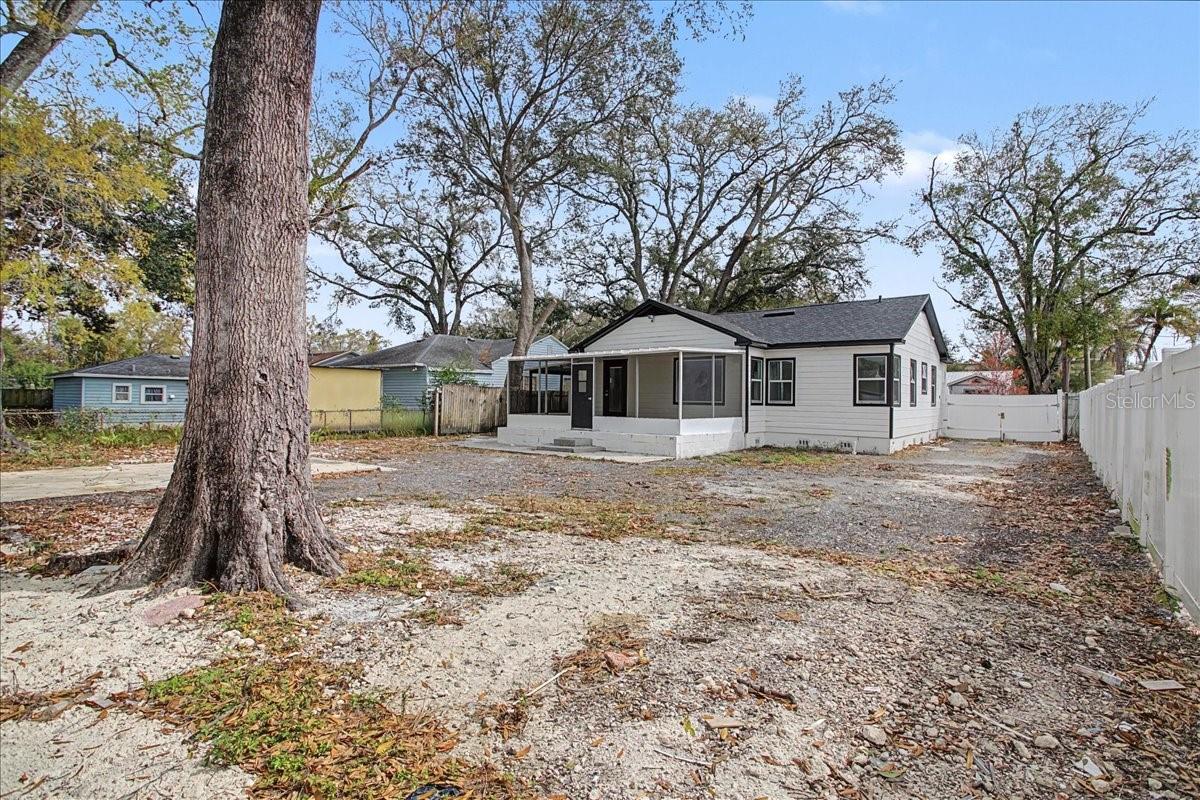 ROSLYN HOMES - Residential