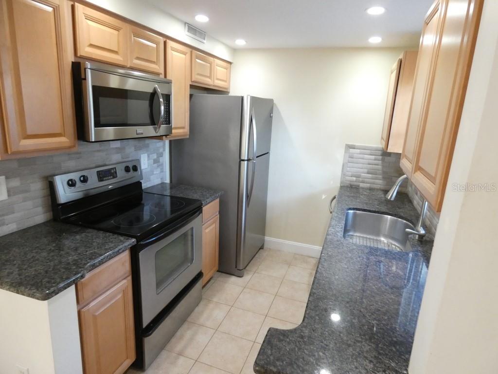 OAK LAKE PARK CONDO - Residential