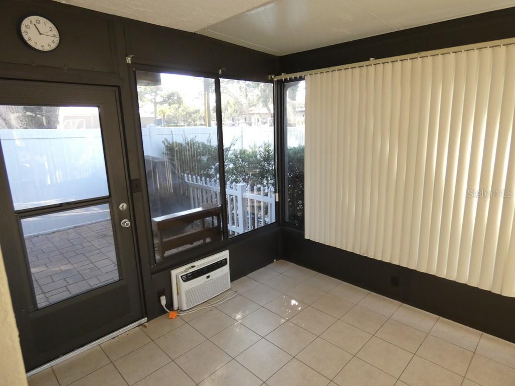 OAK LAKE PARK CONDO - Residential