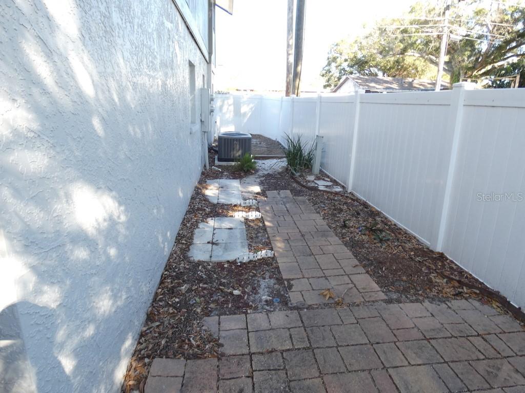 OAK LAKE PARK CONDO - Residential