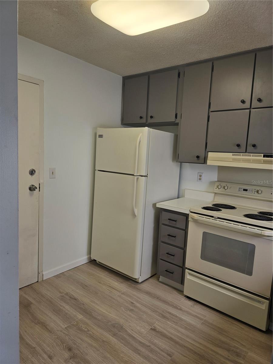 MEDITERRANEAN MANORS - Residential Lease