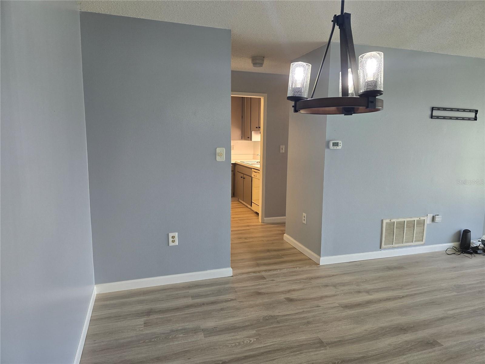 MEDITERRANEAN MANORS - Residential Lease