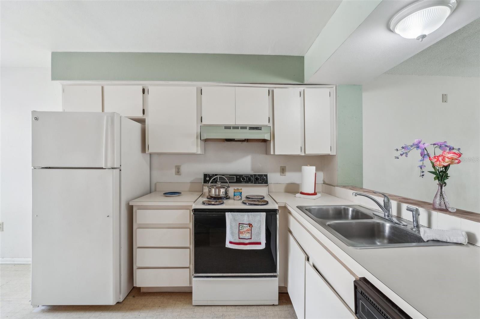 LAURELON VILLAGE OF MEADOWOOD - Residential