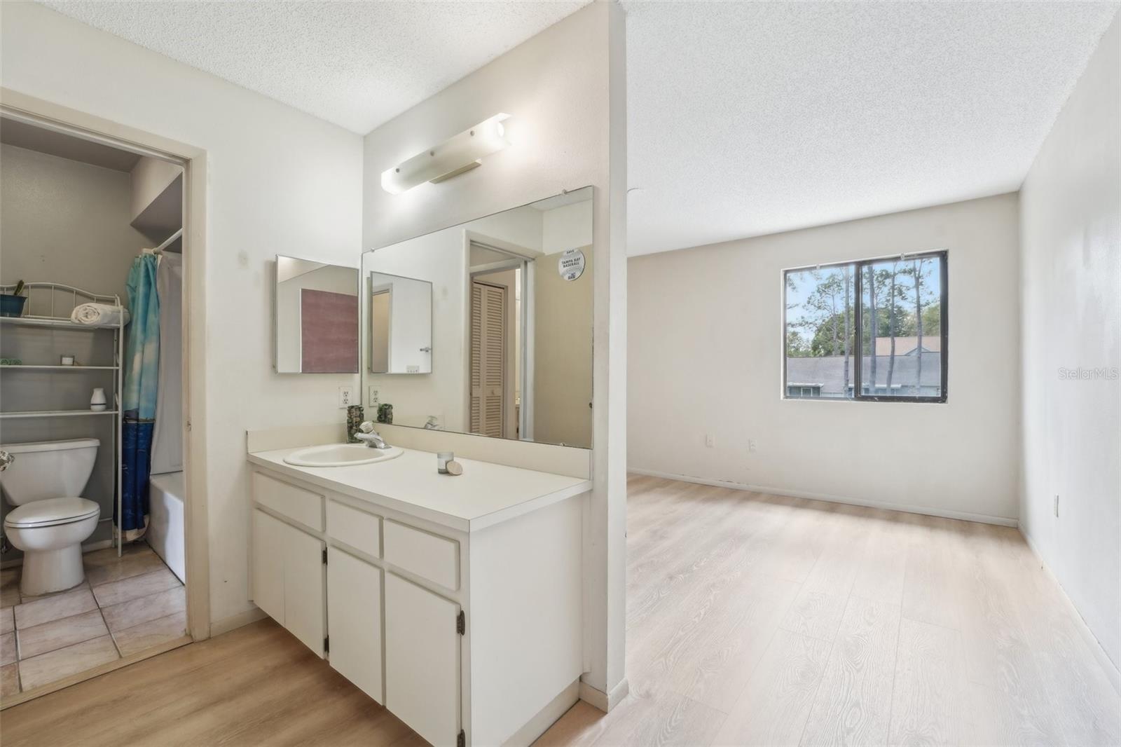 LAURELON VILLAGE OF MEADOWOOD - Residential