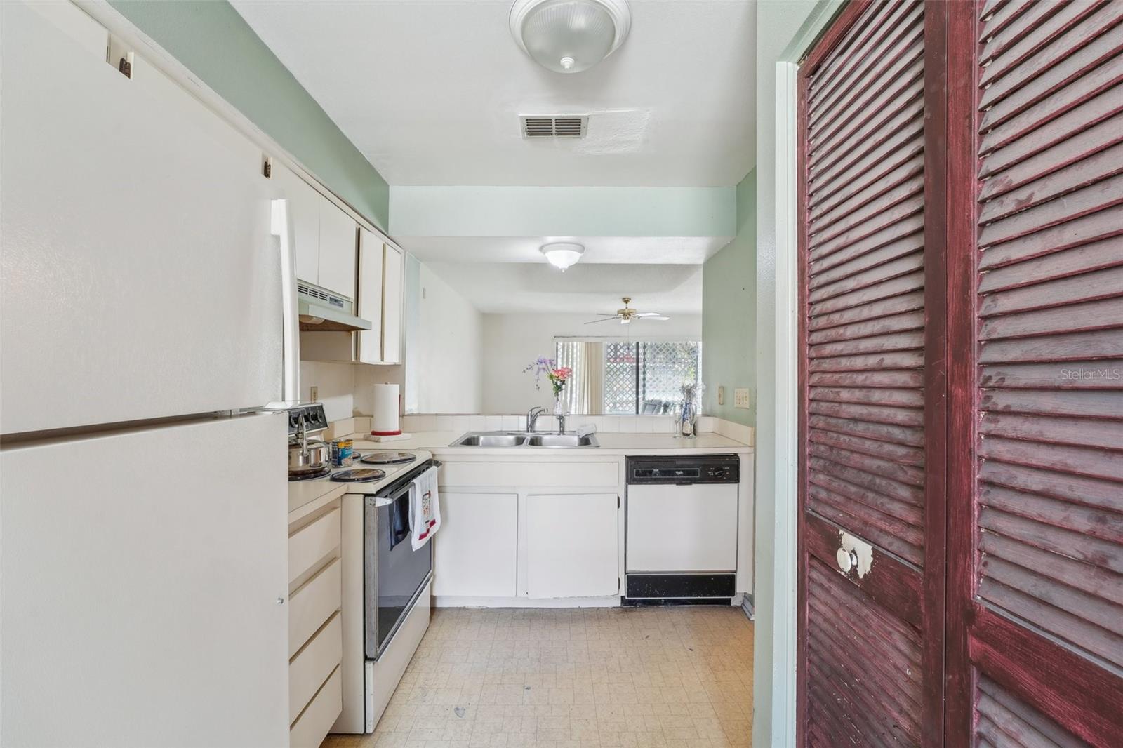 LAURELON VILLAGE OF MEADOWOOD - Residential