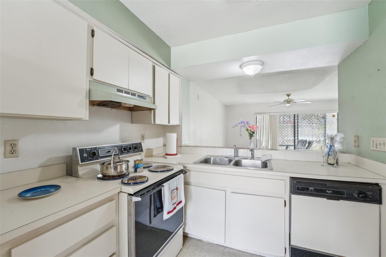 LAURELON VILLAGE OF MEADOWOOD - Residential