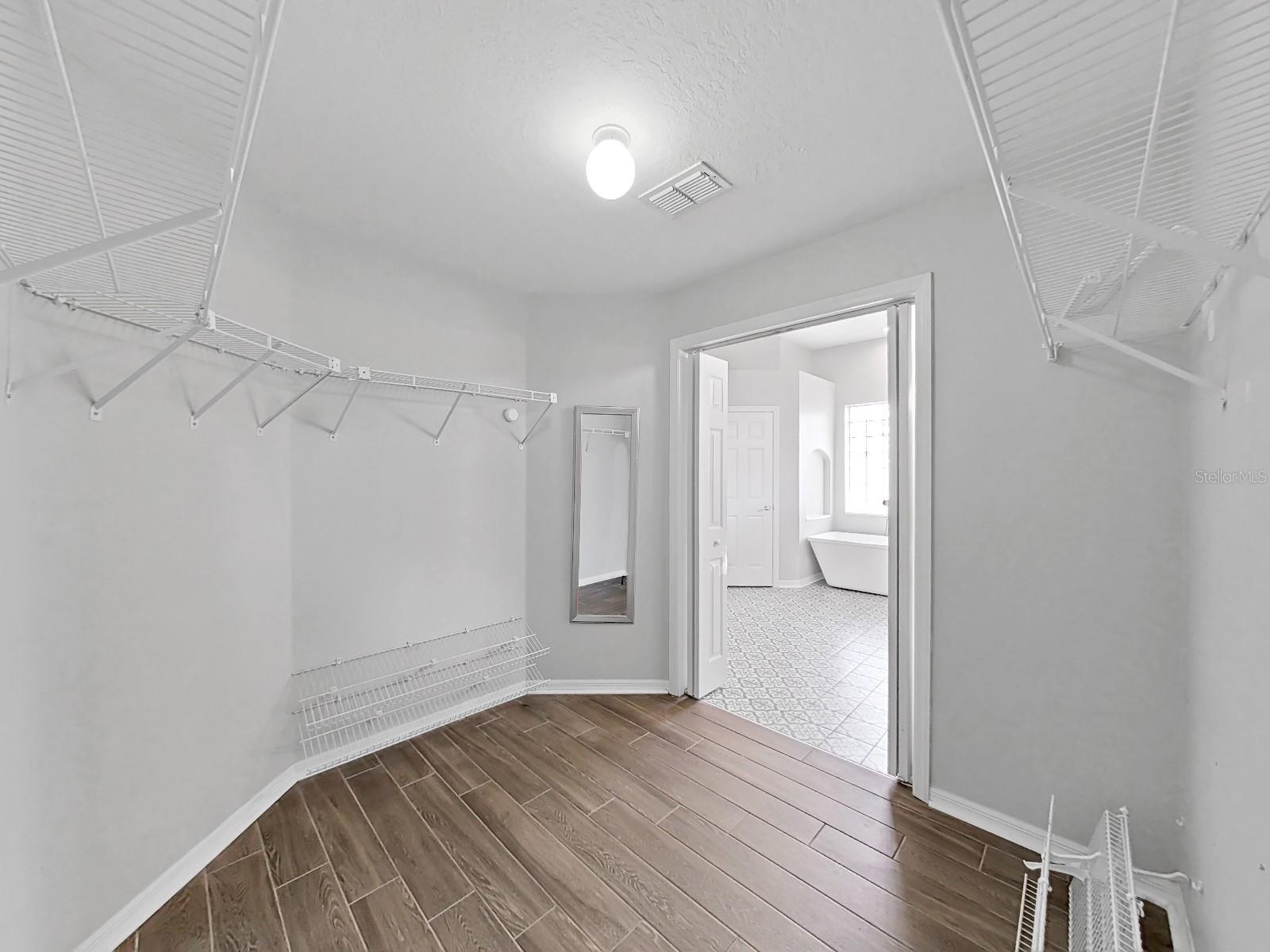 WALDEN LAKE UNIT 33 2 PH A - Residential Lease