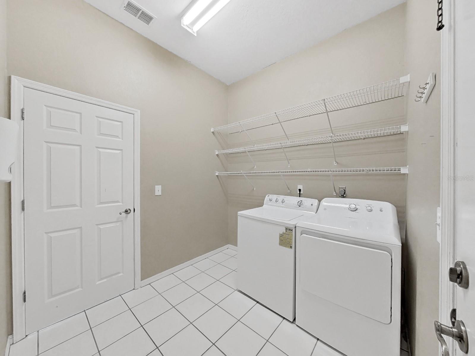 WALDEN LAKE UNIT 33 2 PH A - Residential Lease