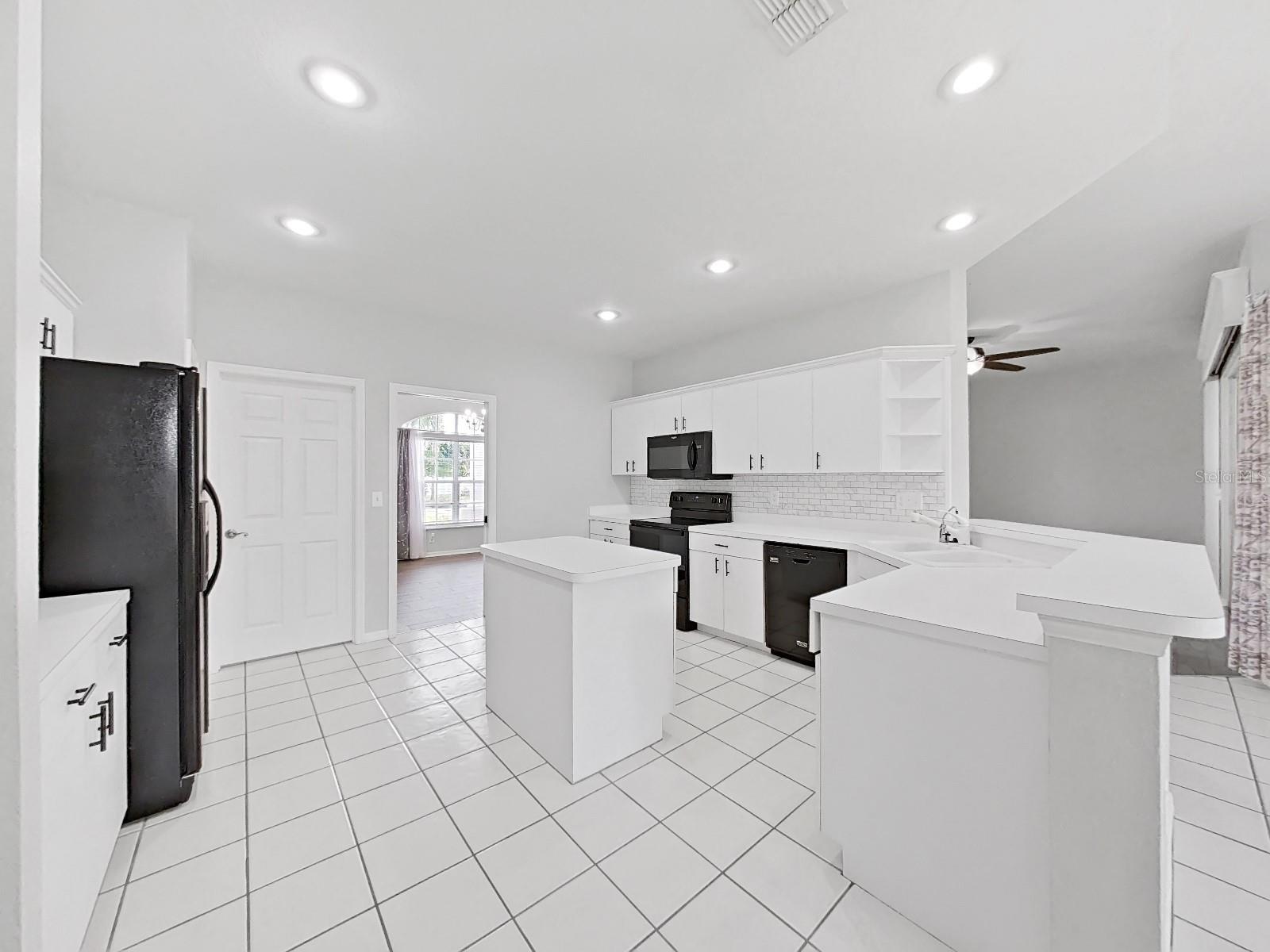 WALDEN LAKE UNIT 33 2 PH A - Residential Lease
