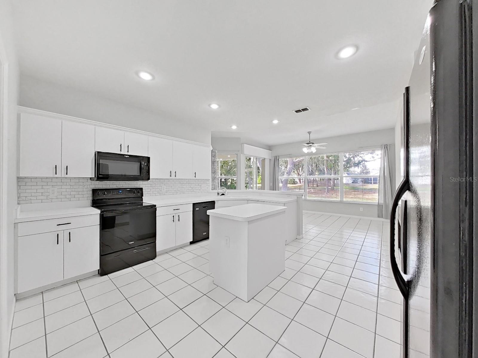 WALDEN LAKE UNIT 33 2 PH A - Residential Lease