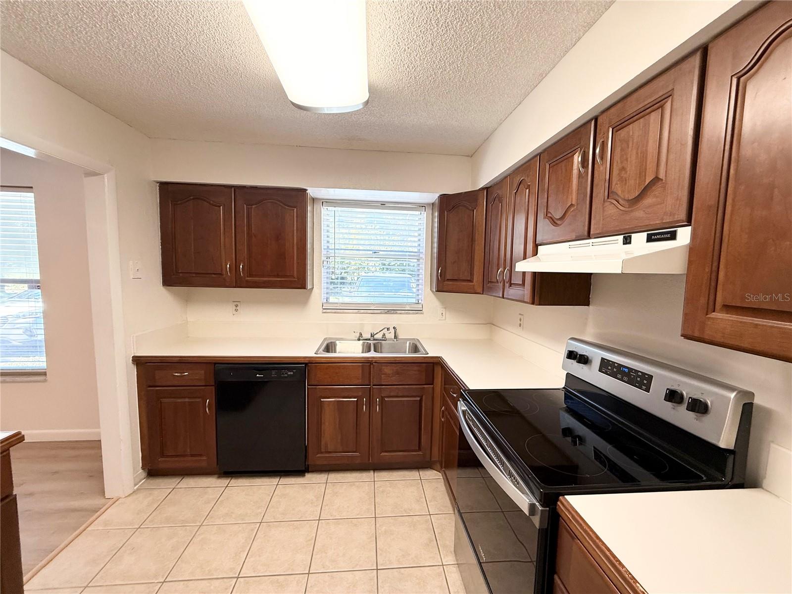 FOUR SEASONS CONDO - Residential Lease