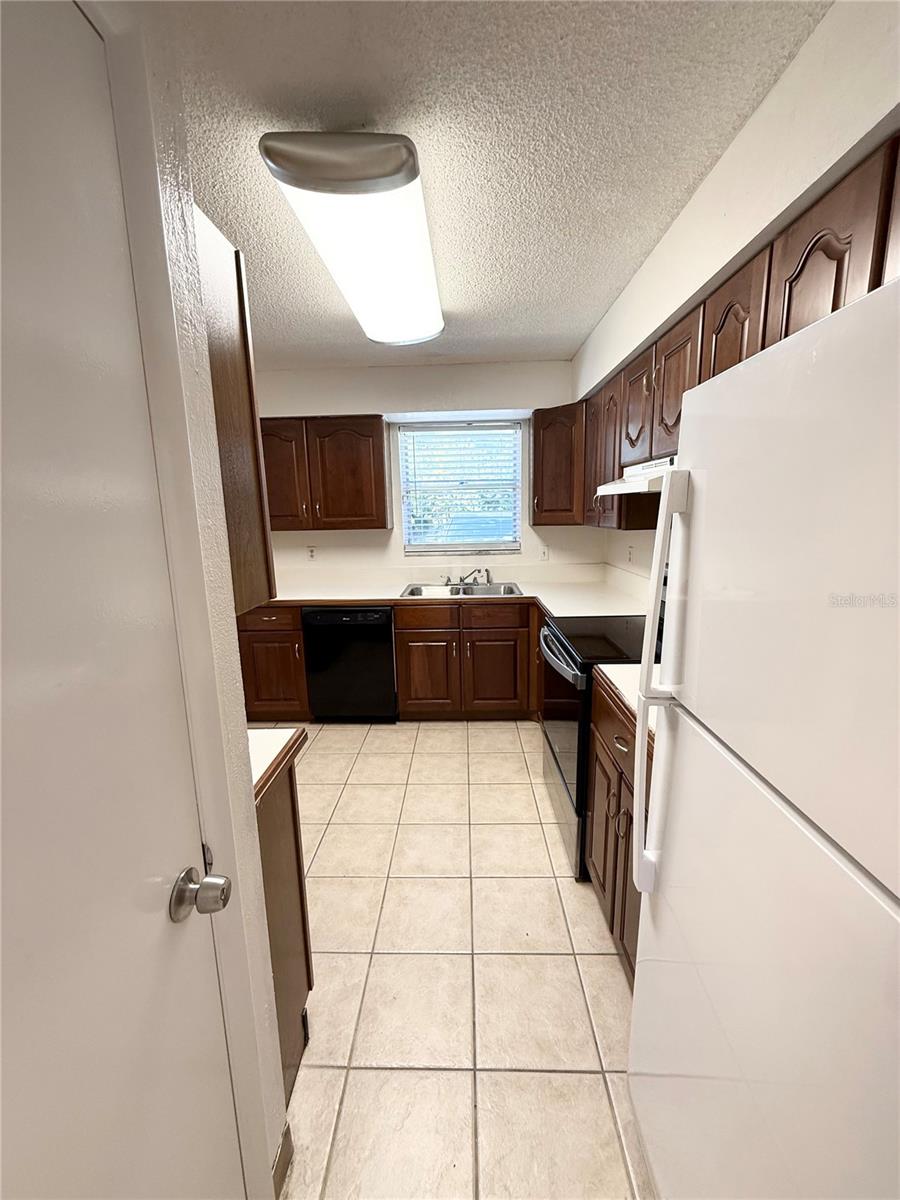 FOUR SEASONS CONDO - Residential Lease