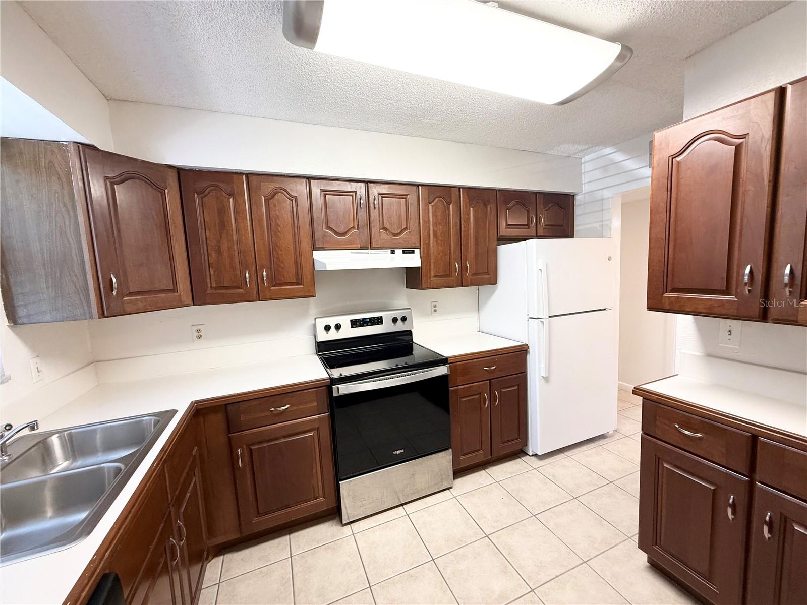 FOUR SEASONS CONDO - Residential Lease