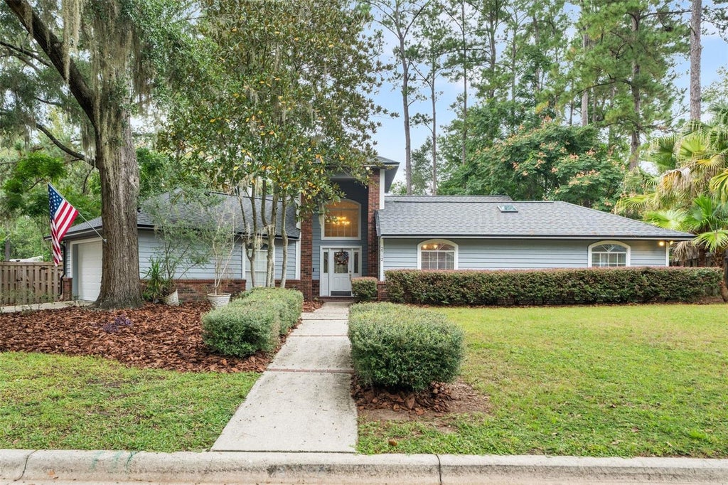 Photo of 2712 NW 29th Place, Gainesville, FL 32605 (MLS # GC544002)