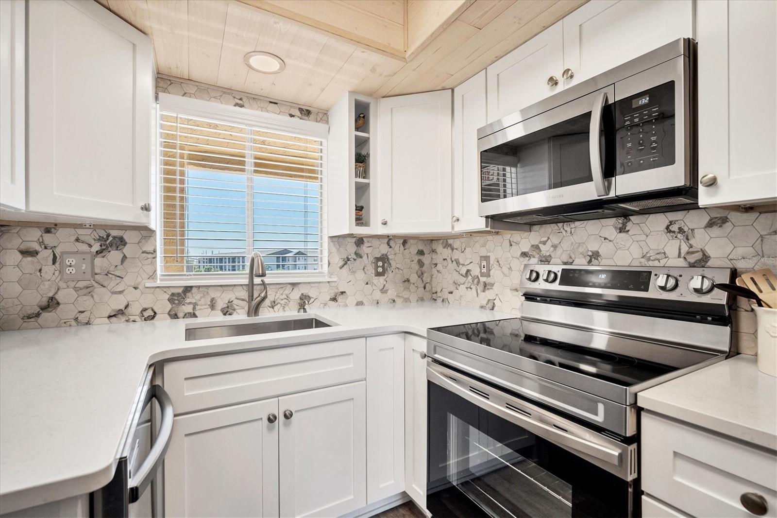 BAYSHORE ON THE LAKE APTS II SEC 2 - Residential