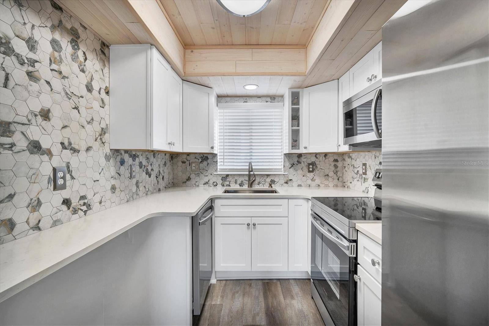 BAYSHORE ON THE LAKE APTS II SEC 2 - Residential