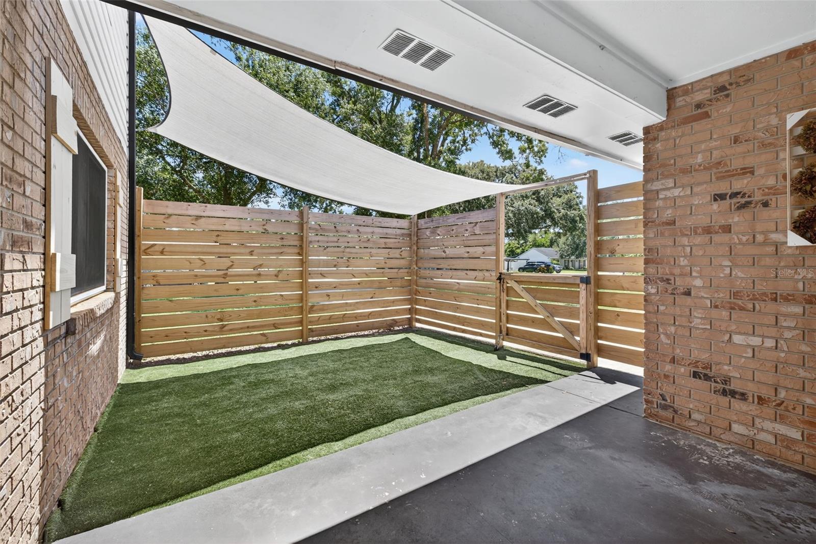 2806 SPRINGDELL CIRCLE
