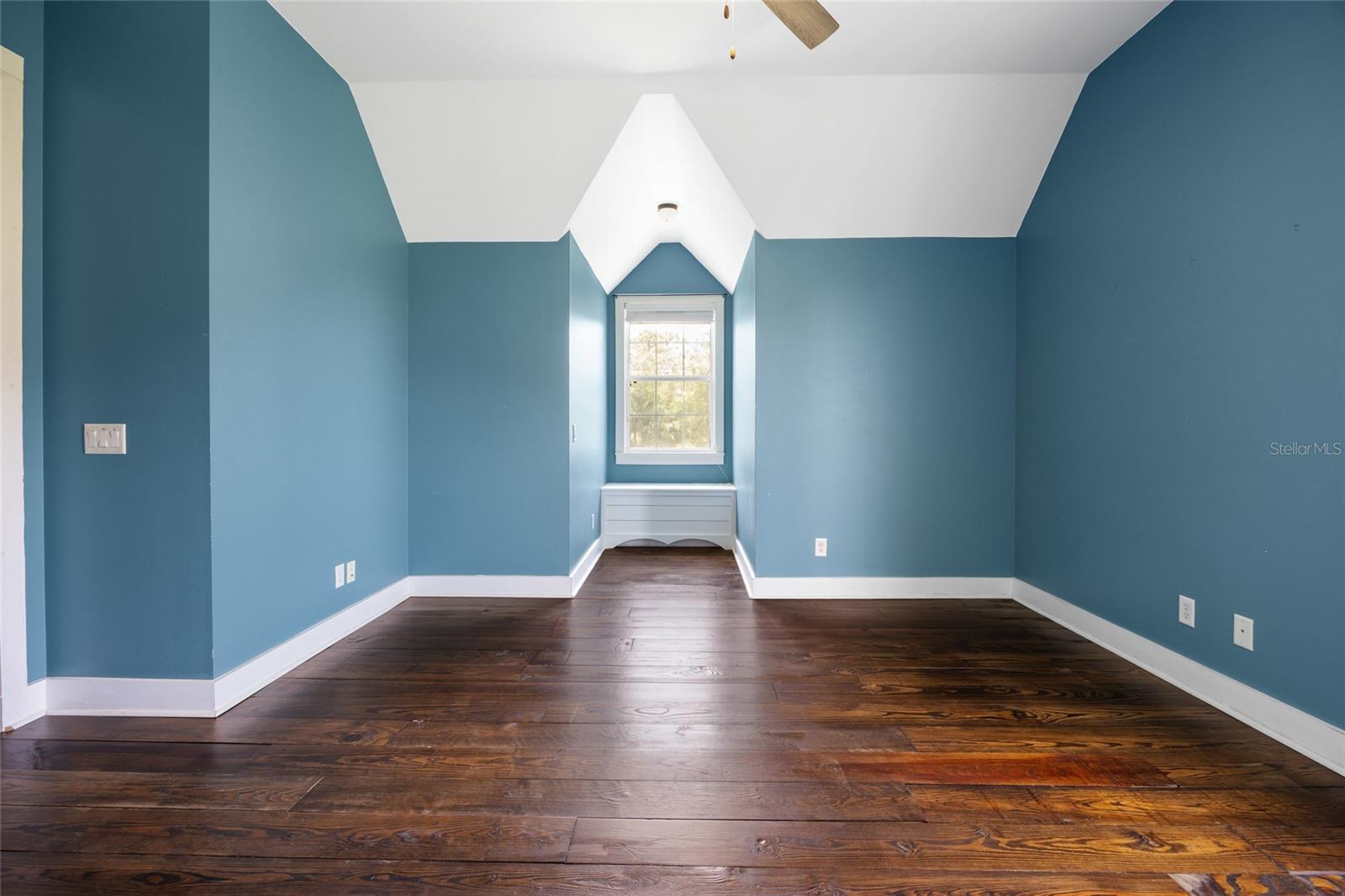 POST HORN - Residential