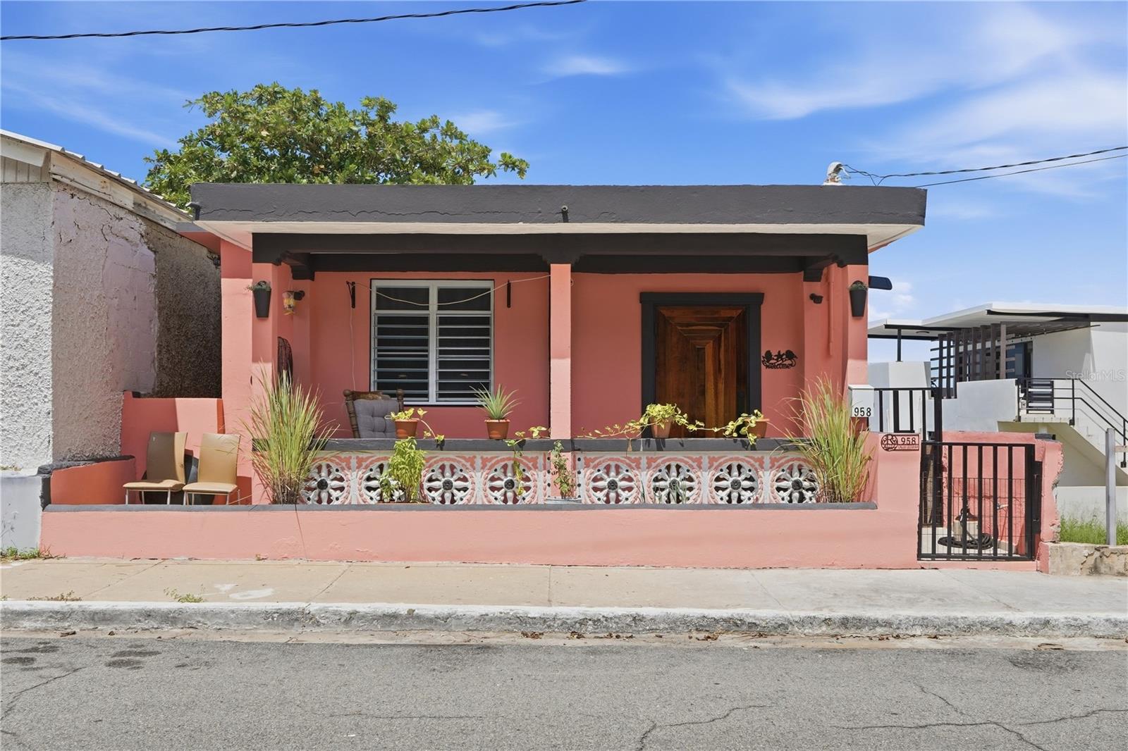 958 CALLE LEDESMA