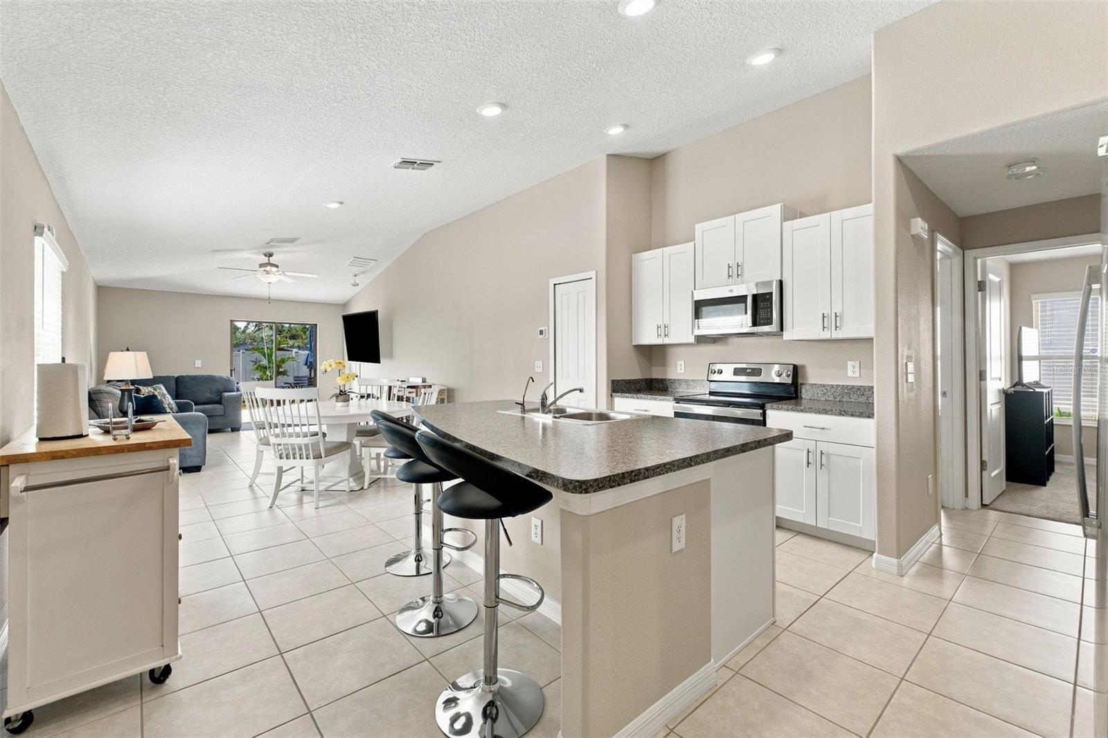 3731 GOLDEN SHINER LANE
