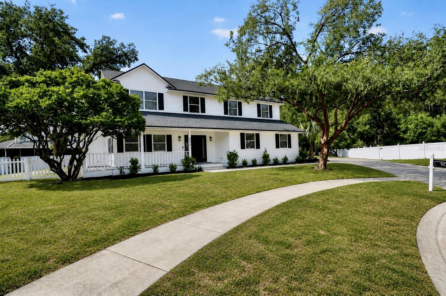 905 JOHN HUNTER COURT