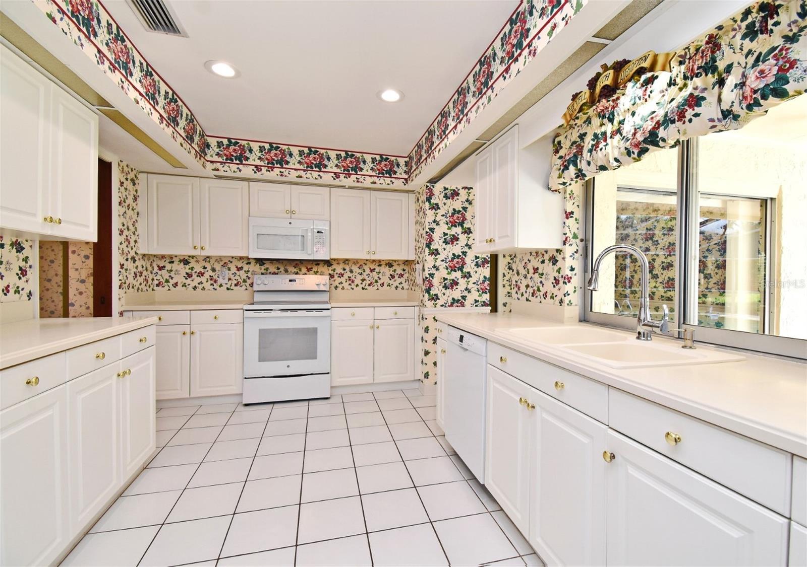 SPRING LAKE HILLS - Residential