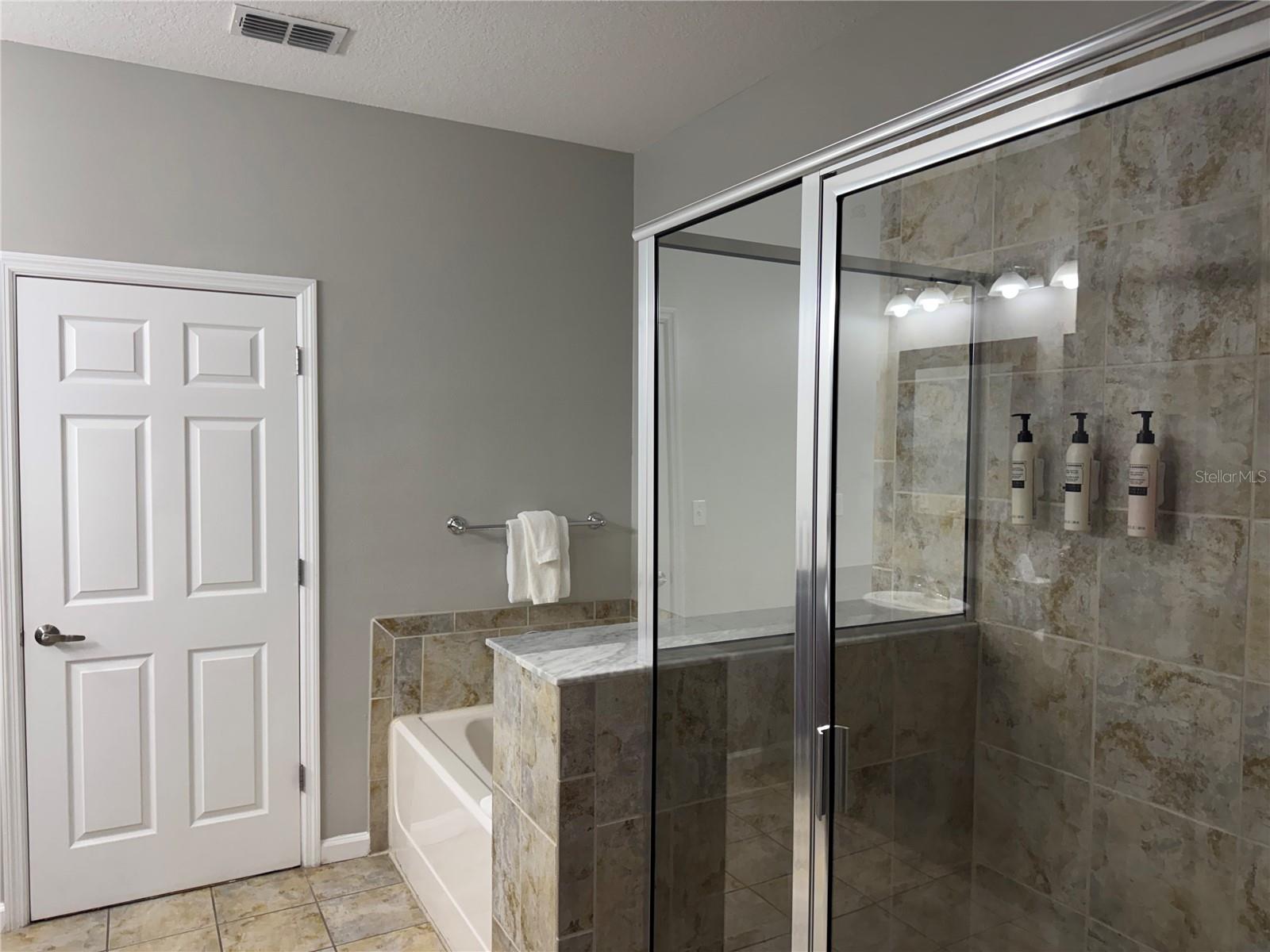 GROVE RESORT - Residential