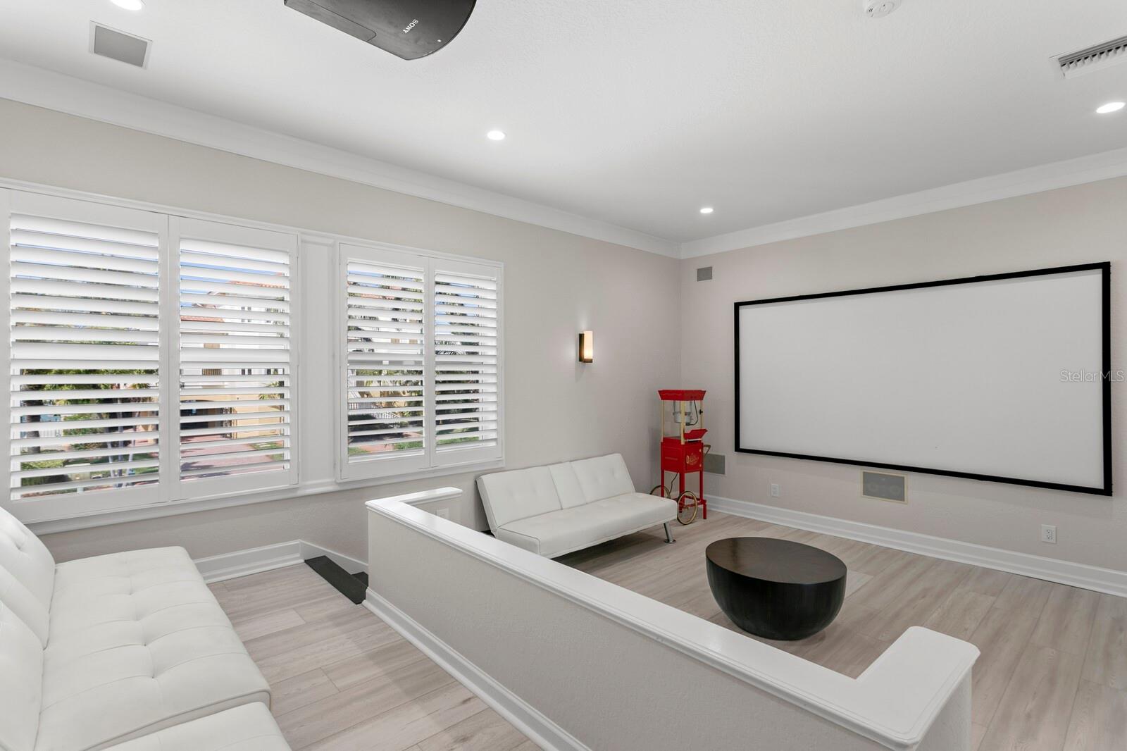 KIPPS COLONY ESTATES AT PASADENA YACHT/COUNTRY CL - Residential