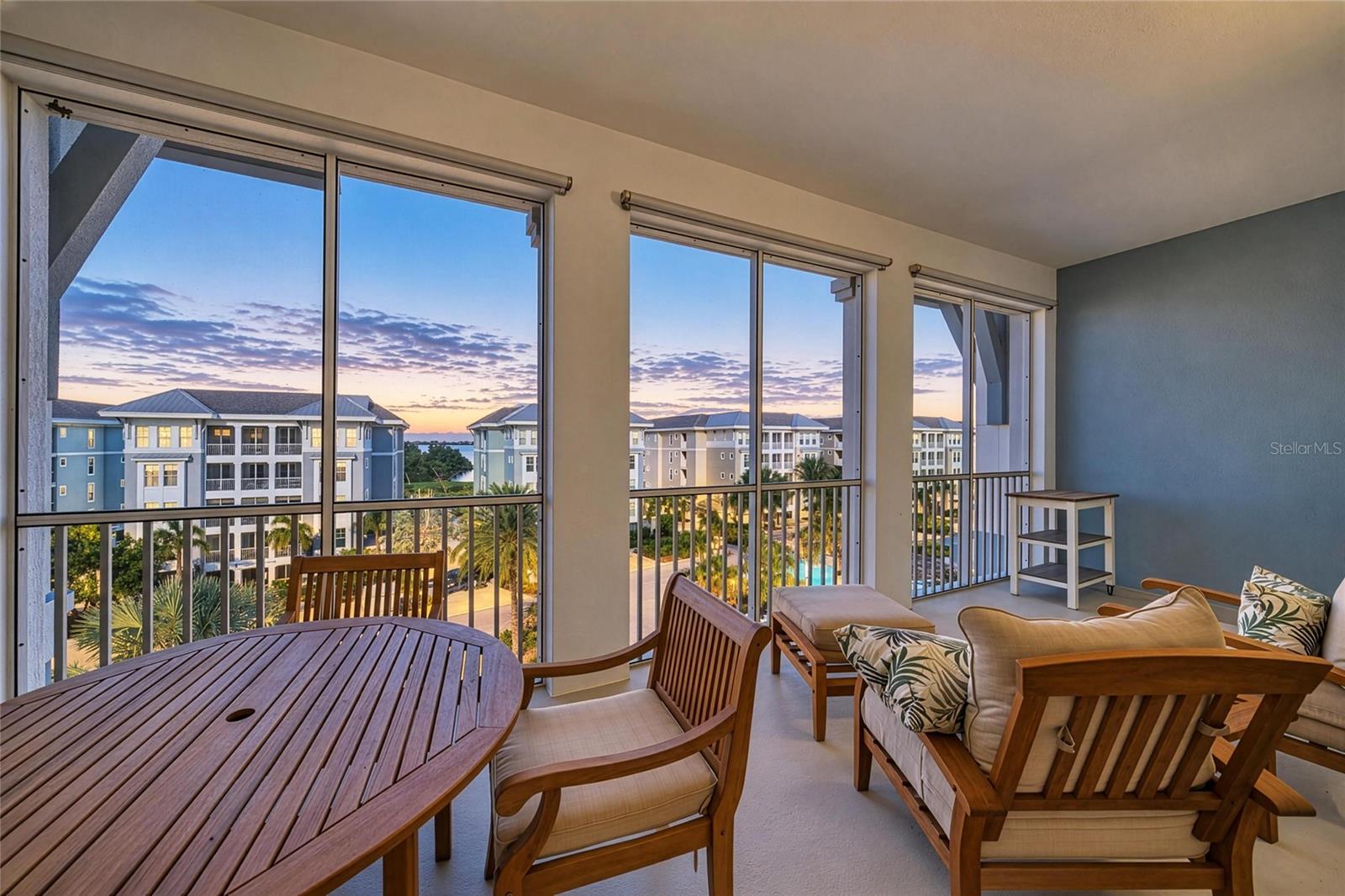 391 ARUBA CIRCLE 401, BRADENTON, FL, 34209 2 391 ARUBA CIRCLE 401