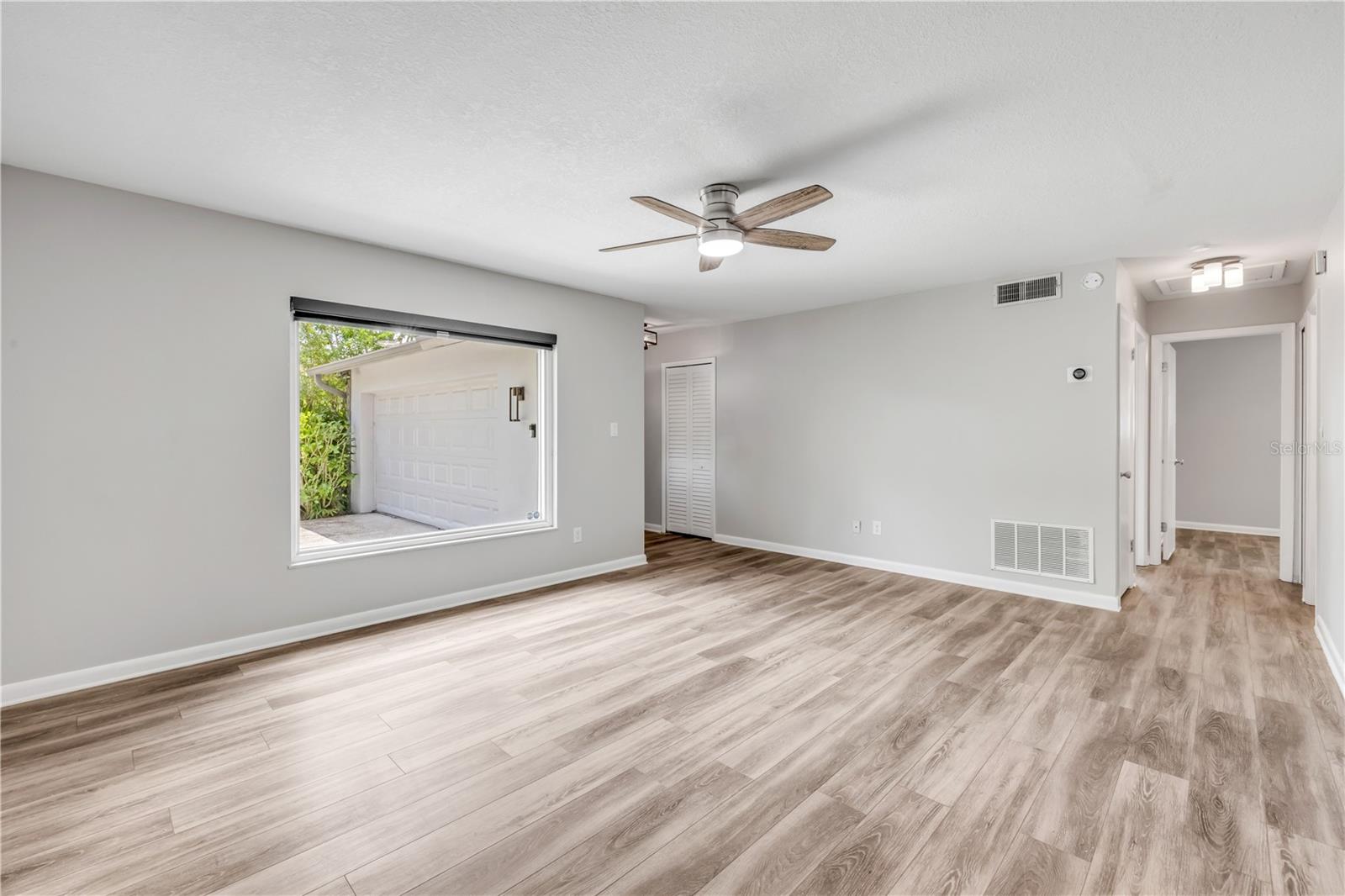 111 N HAMLIN COURT