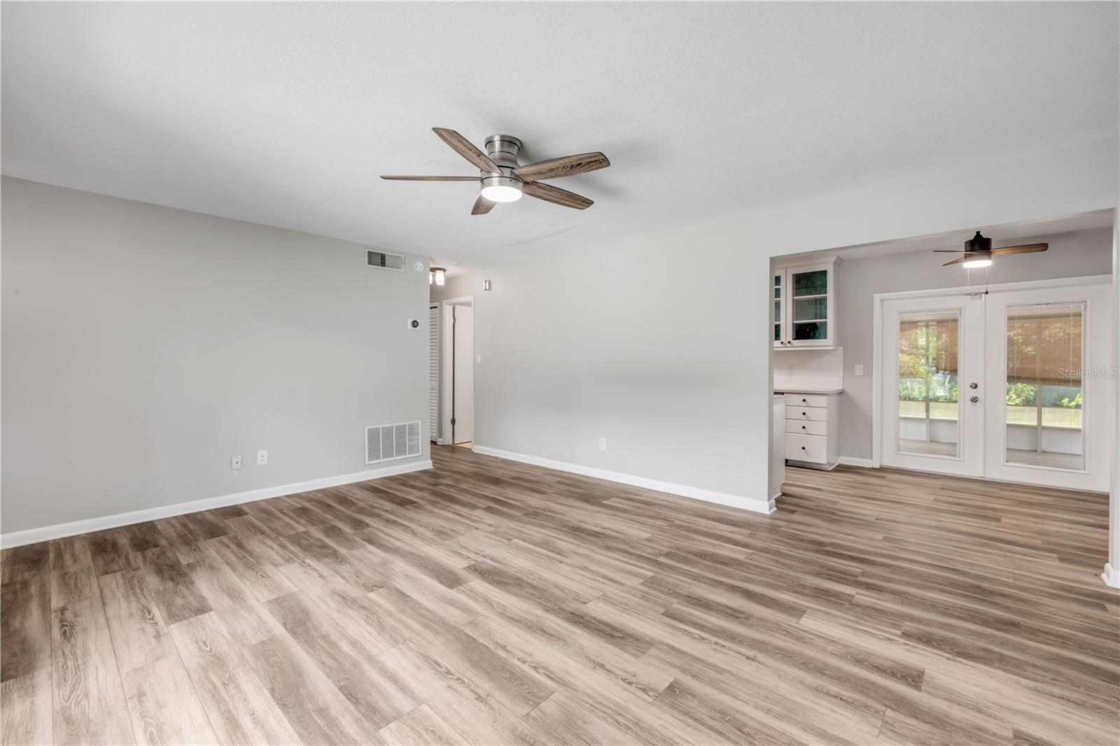111 N HAMLIN COURT