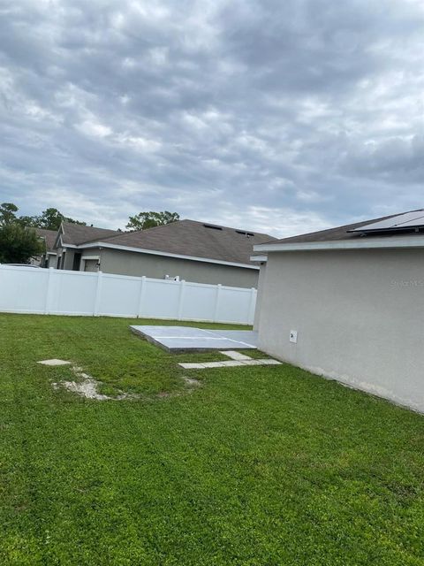 A home in WINTER HAVEN