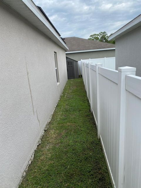 A home in WINTER HAVEN