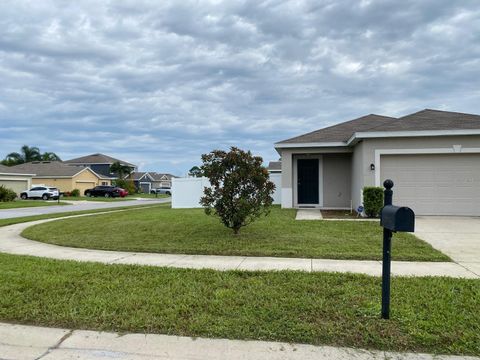 A home in WINTER HAVEN