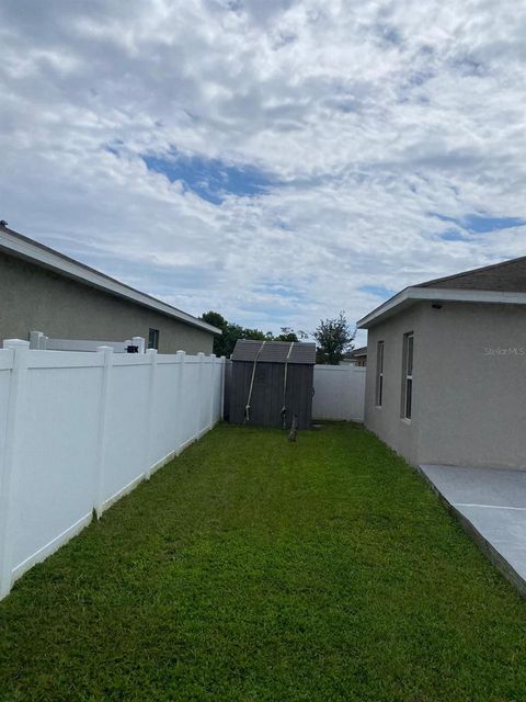 A home in WINTER HAVEN