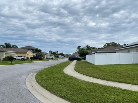 A home in WINTER HAVEN