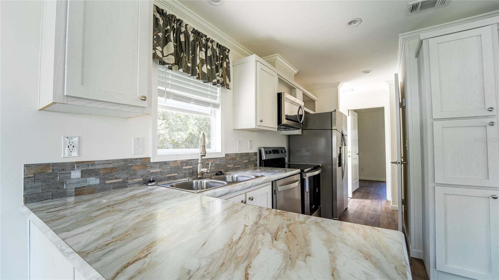 ZEPHYRHILLS COLONY CO - Residential Lease