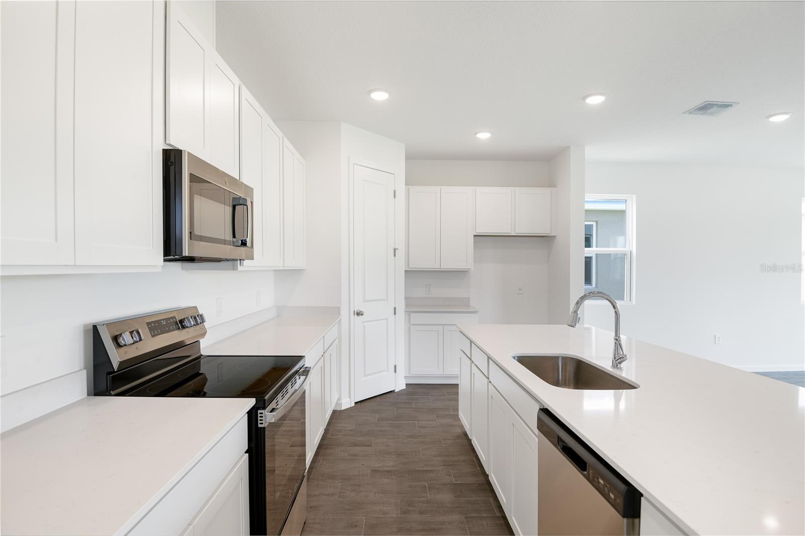 SEASONS AT SHORES OF LAKE DELL - Residential