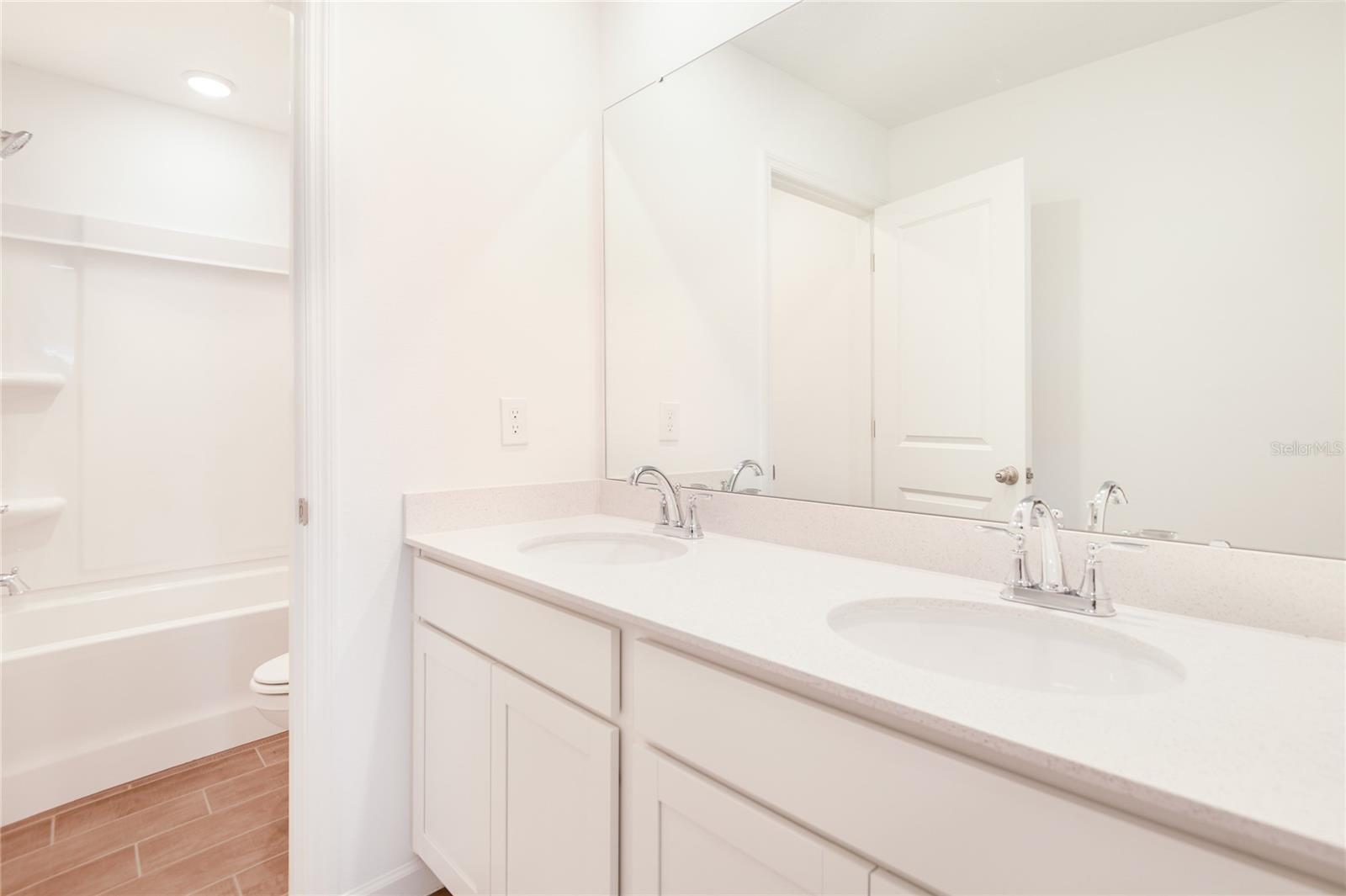 SEASONS AT SHORES OF LAKE DELL - Residential