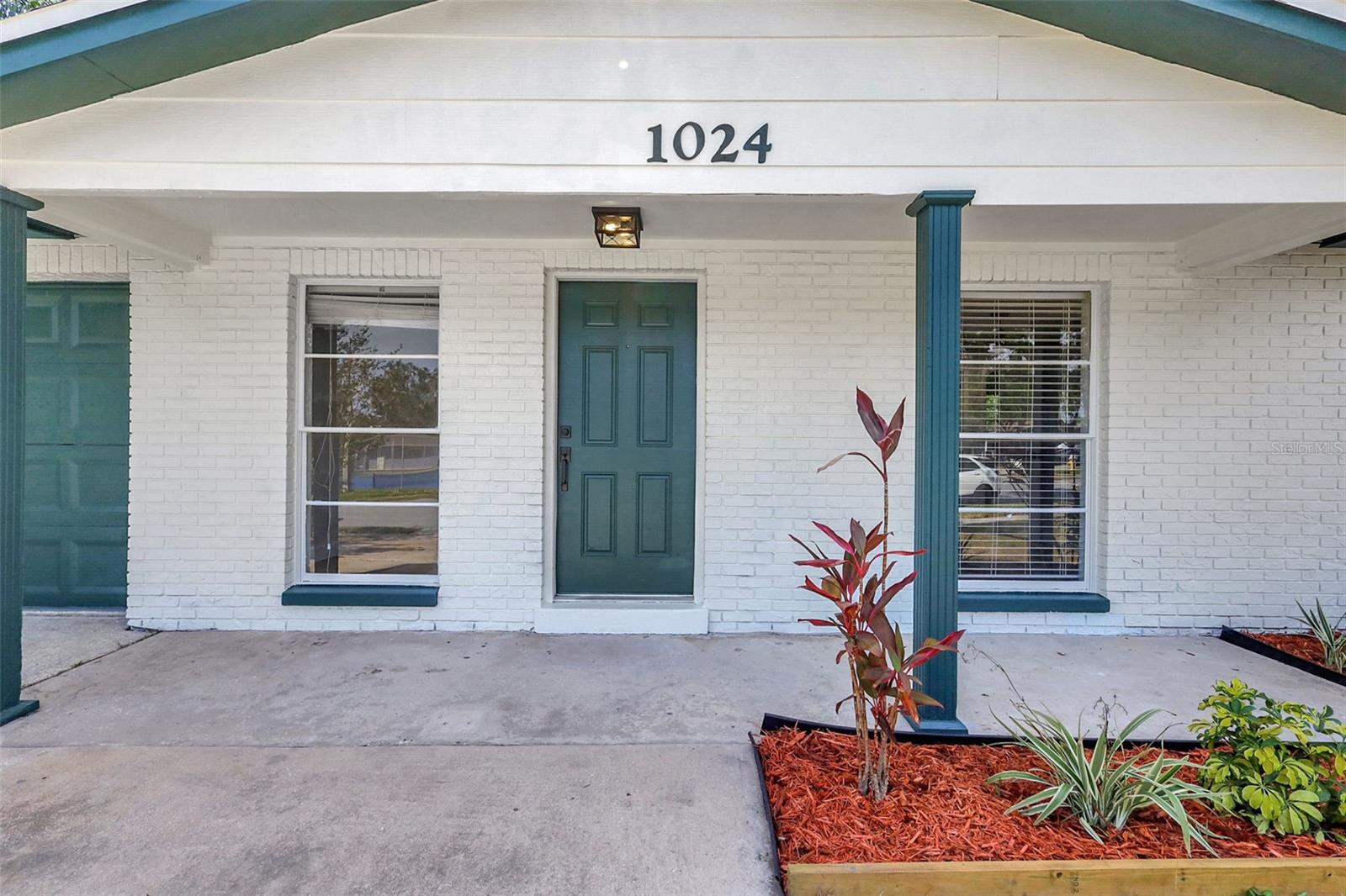 1024 APPLEWOOD DRIVE