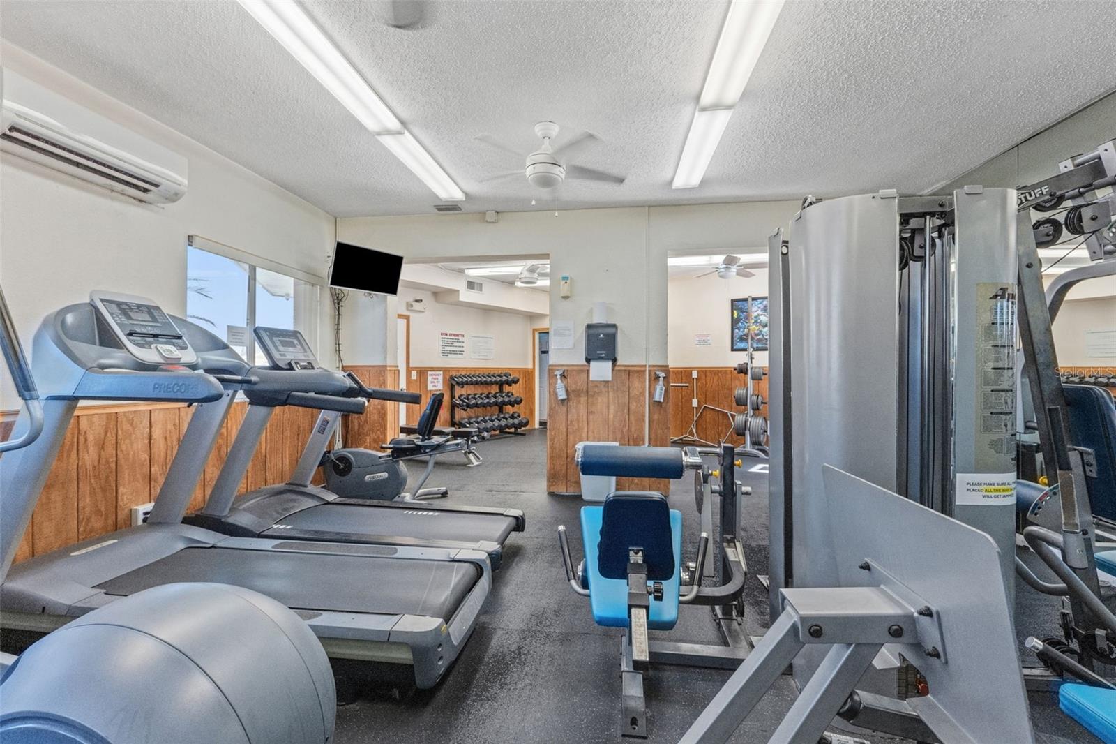 IMPERIAL POINT CONDO - Residential